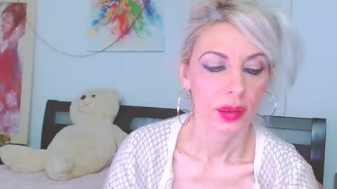 Snapshot of honey_lara chatting on 01-11-26, 12:15 honey_lara online show from 01-11-26, 12:15