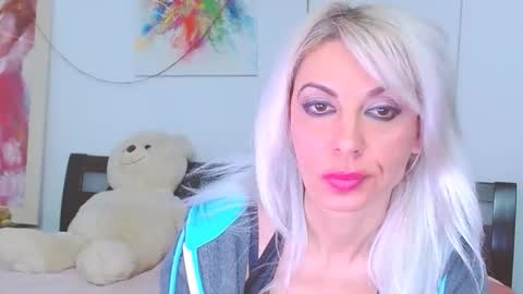 Snapshot of honey_lara chatting on 01-13-26, 11:10 honey_lara online show from 01-13-26, 11:10