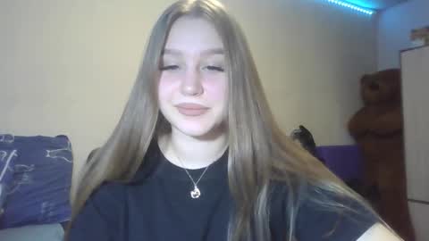 Snapshot of honey_lolaaa chatting on 10-18-25, 03:35 honey_lolaaa online show from 10-18-25, 03:35