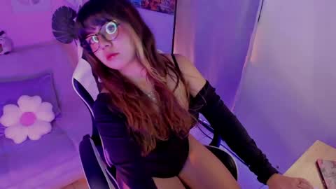 Snapshot of honey_m0on chatting on 06-04-26, 06:58 Milenka online show from 06-04-26, 06:58
