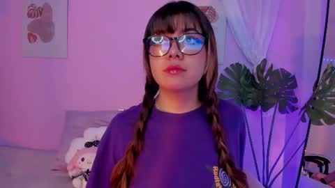 Snapshot of honey_m0on chatting on 06-25-26, 07:07 Milenka online show from 06-25-26, 07:07