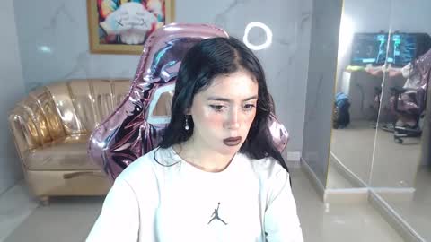 Snapshot of honey_torres_sub chatting on 01-29-25, 01:17 HONEY online show from 01-29-25, 01:17