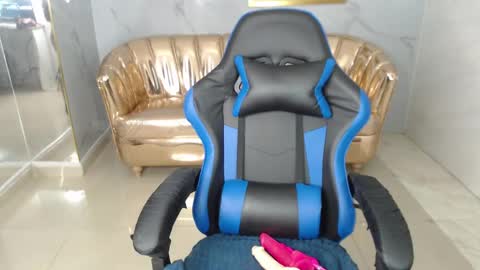 Snapshot of honey_torres_sub chatting on 03-10-25, 12:59 HONEY online show from 03-10-25, 12:59