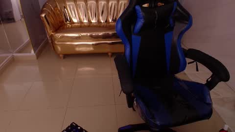 Snapshot of honey_torres_sub chatting on 11-22-25, 01:59 HONEY online show from 11-22-25, 01:59