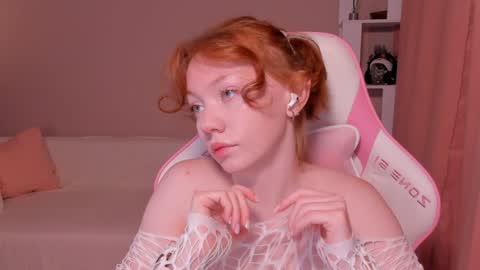 Snapshot of honeyautumn chatting on 01-31-25, 12:06 honeyautumn online show from 01-31-25, 12:06