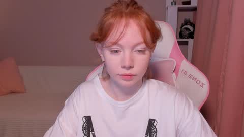 Snapshot of honeyautumn chatting on 02-08-25, 12:06 honeyautumn online show from 02-08-25, 12:06