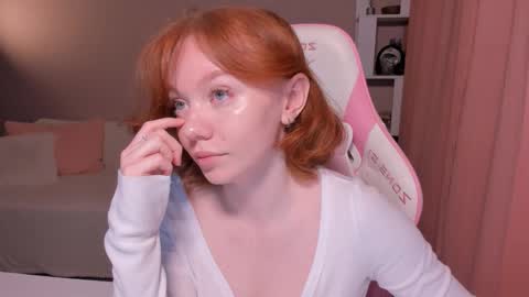 Snapshot of honeyautumn chatting on 03-11-25, 12:44 honeyautumn online show from 03-11-25, 12:44