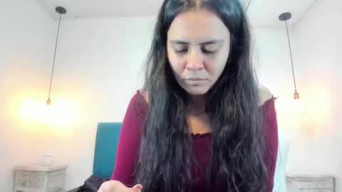 Snapshot of honeybuu_ chatting on 05-31-26, 06:09 Emily online show from 05-31-26, 06:09