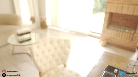 Snapshot of honeyco57 chatting on 03-11-25, 04:51 Jessie online show from 03-11-25, 04:51