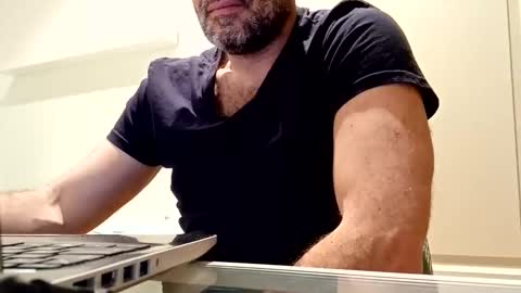 Snapshot of honeydaddyforyou chatting on 03-05-25, 09:26 honeydaddyforyou online show from 03-05-25, 09:26