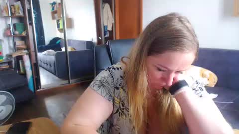 Snapshot of honeydewmolly chatting on 07-09-26, 11:47 HoneydewMolly online show from 07-09-26, 11:47