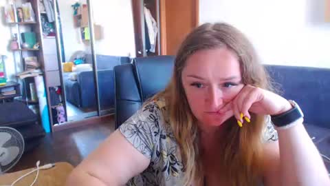 Snapshot of honeydewmolly chatting on 07-17-26, 11:06 HoneydewMolly online show from 07-17-26, 11:06