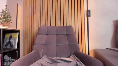 Snapshot of honeyhot69__ chatting on 12-18-24, 02:17 Sofia independent model online show from 12-18-24, 02:17