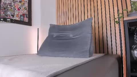 Snapshot of honeyhot69__ chatting on 06-14-26, 10:06 Sofia independent model online show from 06-14-26, 10:06