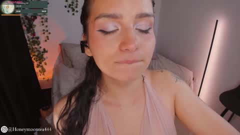 Snapshot of honeymoontea chatting on 03-07-25, 11:27 online show from 03-07-25, 11:27