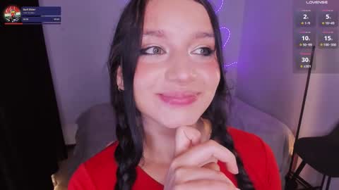 Snapshot of honeymoontea chatting on 11-29-25, 12:13 online show from 11-29-25, 12:13