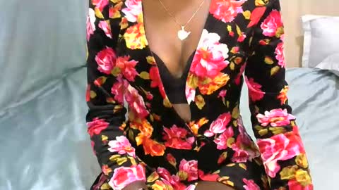 Snapshot of honeypie78 chatting on 10-22-25, 05:08 Becky online show from 10-22-25, 05:08