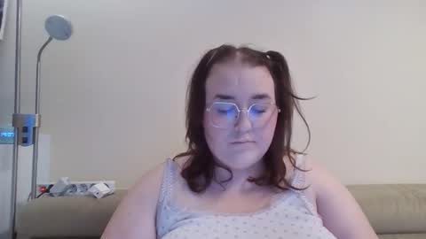 Snapshot of honeyplush chatting on 11-24-25, 06:07 honeyplush online show from 11-24-25, 06:07