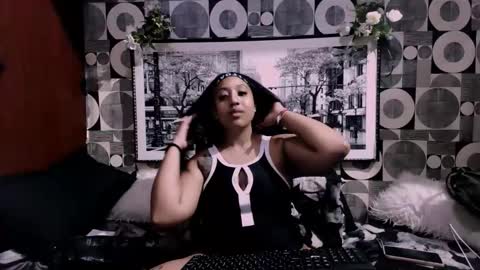 Snapshot of honeyrae01 chatting on 02-05-26, 06:01 honeyrae01 online show from 02-05-26, 06:01