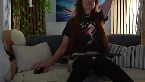 Snapshot of honeyumtoast chatting on 10-15-25, 03:28 Noelle online show from 10-15-25, 03:28