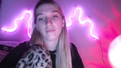 honeyveil online show from 03-17-26, 05:49