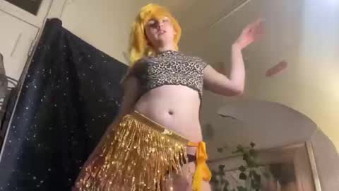 Snapshot of honeyxlimbed chatting on 04-21-26, 01:29 Emi Rose online show from 04-21-26, 01:29