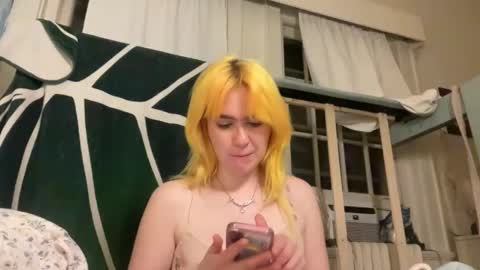 Snapshot of honeyxlimbed chatting on 04-21-26, 02:04 Emi Rose online show from 04-21-26, 02:04