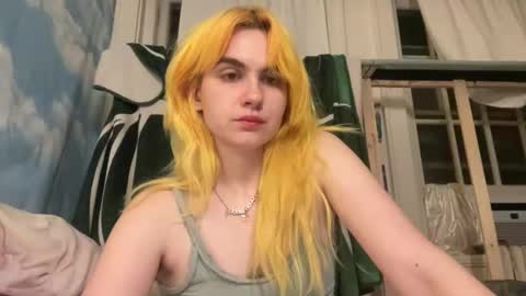 Snapshot of honeyxlimbed chatting on 04-22-26, 02:03 Emi Rose online show from 04-22-26, 02:03
