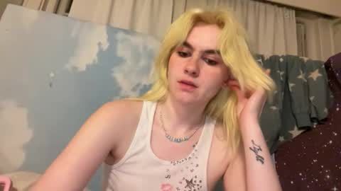 Snapshot of honeyxlimbed chatting on 05-07-26, 03:12 Emi Rose online show from 05-07-26, 03:12