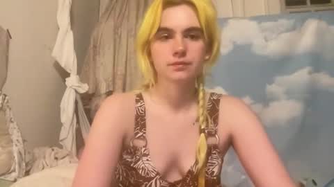 Snapshot of honeyxlimbed chatting on 05-27-26, 03:14 Emi Rose online show from 05-27-26, 03:14