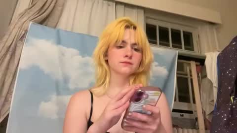 Snapshot of honeyxlimbed chatting on 06-03-26, 02:14 Emi Rose online show from 06-03-26, 02:14