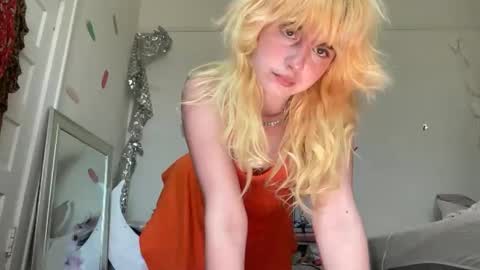 Snapshot of honeyxlimbed chatting on 06-03-26, 07:41 Emi Rose online show from 06-03-26, 07:41