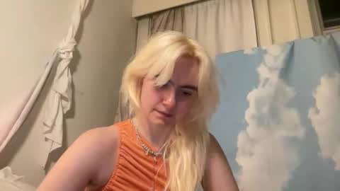 Snapshot of honeyxlimbed chatting on 06-06-26, 02:16 Emi Rose online show from 06-06-26, 02:16