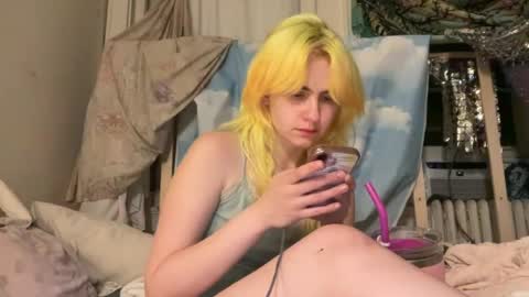 Snapshot of honeyxlimbed chatting on 06-19-26, 04:50 Emi Rose online show from 06-19-26, 04:50