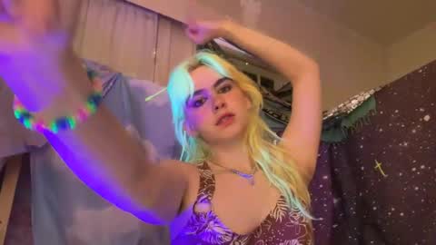 Snapshot of honeyxlimbed chatting on 06-20-26, 03:53 Emi Rose online show from 06-20-26, 03:53