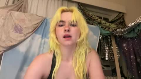 Snapshot of honeyxlimbed chatting on 06-24-26, 05:28 Emi Rose online show from 06-24-26, 05:28