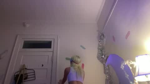 Snapshot of honeyxlimbed chatting on 07-01-26, 04:36 Emi Rose online show from 07-01-26, 04:36