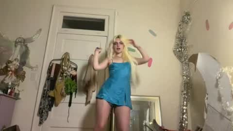 Snapshot of honeyxlimbed chatting on 07-07-26, 05:32 Emi Rose online show from 07-07-26, 05:32