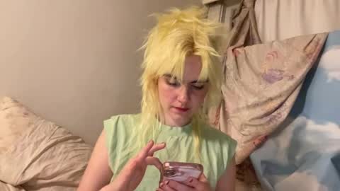 Snapshot of honeyxlimbed chatting on 07-19-26, 04:16 Emi Rose online show from 07-19-26, 04:16
