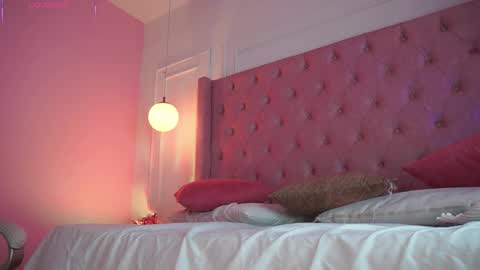 Honey Moon  Help me to reach 100 thumbs up online show from 04-05-26, 07:22