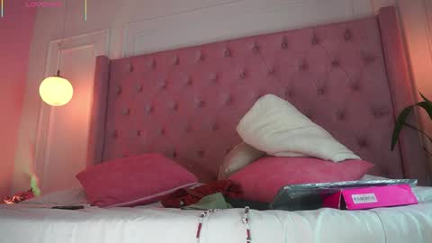 Honey Moon  Help me to reach 100 thumbs up online show from 04-17-26, 07:39