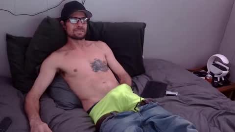 hoodedcricket online show from 05-14-26, 11:00