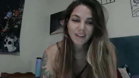 HoodHippy online show from 10-26-25, 05:02