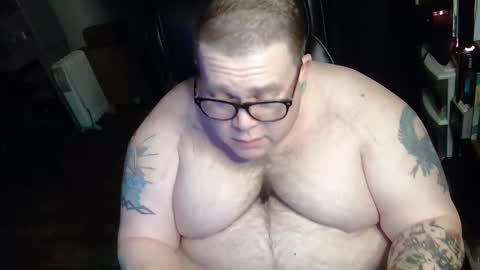 Snapshot of hoosierdaddyxl chatting on 12-31-24, 04:49 Sir online show from 12-31-24, 04:49