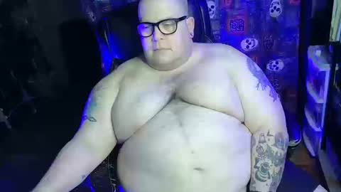 Snapshot of hoosierdaddyxl chatting on 10-12-25, 04:00 Sir online show from 10-12-25, 04:00