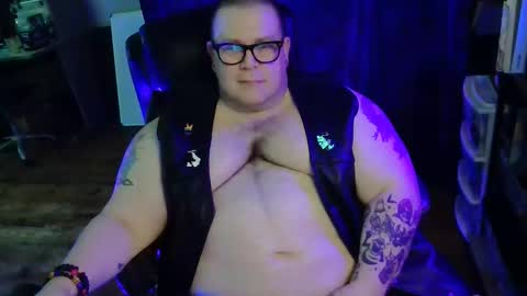 Snapshot of hoosierdaddyxl chatting on 04-23-26, 05:15 Sir online show from 04-23-26, 05:15
