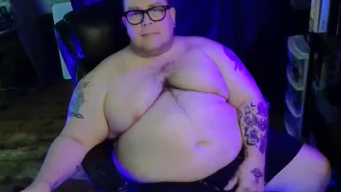 Snapshot of hoosierdaddyxl chatting on 04-25-26, 04:48 Sir online show from 04-25-26, 04:48