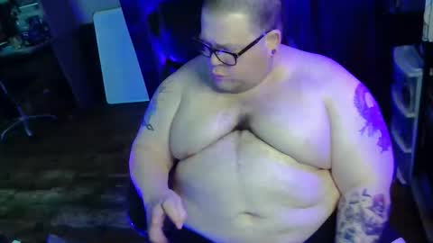 Snapshot of hoosierdaddyxl chatting on 04-28-26, 04:45 Sir online show from 04-28-26, 04:45