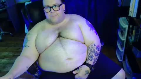Snapshot of hoosierdaddyxl chatting on 05-19-26, 05:41 Sir online show from 05-19-26, 05:41