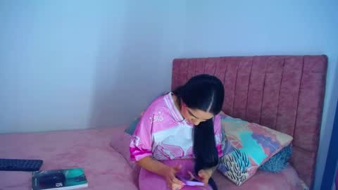 Snapshot of hoot_alicee chatting on 09-24-25, 09:18 ONLYFANS online show from 09-24-25, 09:18